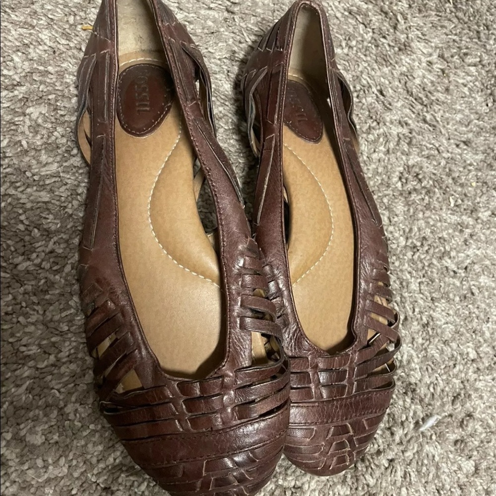 6.5 Fossil brand woven sandals in excellent pre-used condition.